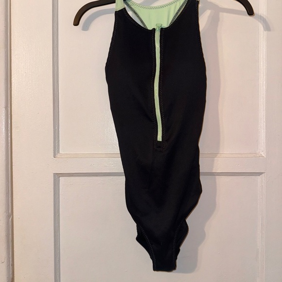 Fabletics Black and Green Racerback swimsuit small NWT - Picture 4 of 7
